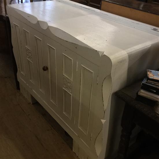 Painted sideboard(-)